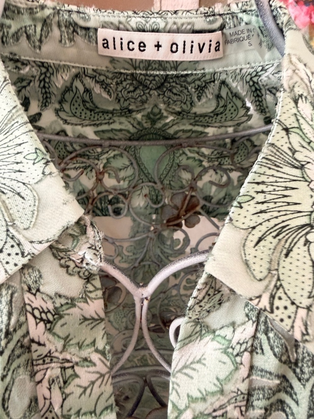 Alice + Olivia Silk Blend Mint and Dark Green Paisley Button-Down Blouse. Size S - Picture 3 of 5